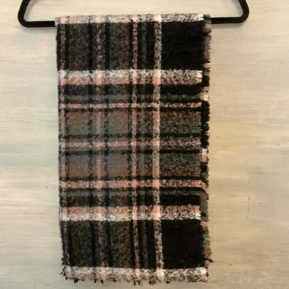 Steve Madden Soft Black Grey Pink Wrap Scarf 77x22 Good Condition - Picture 2 of 4